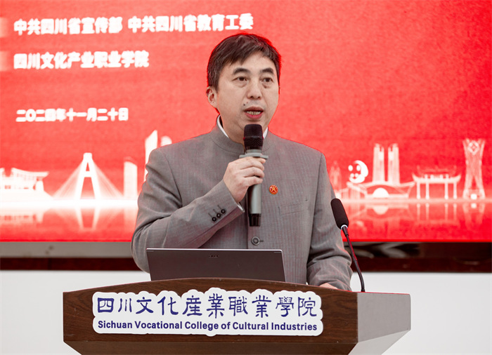 内江师范学院谭伟平教授。屈培泉摄